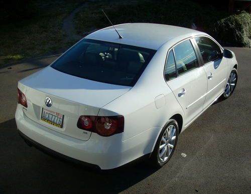 2010 volkswagen jetta sedan with vw factory warranty