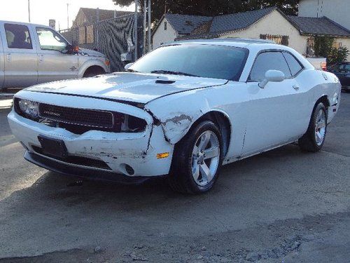 2011 Dodge Challenger SE Damaged Repairable RUNS! Cooling Good Loaded Wont Last!, US $9,900.00, image 2