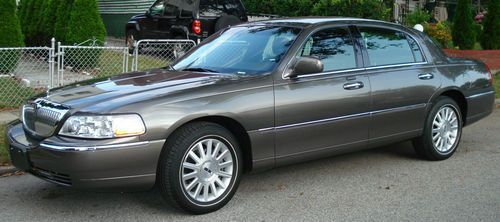 2004 lincoln towncar 1 senior owner 16k orig garaged/maintained *estate sale*!!!