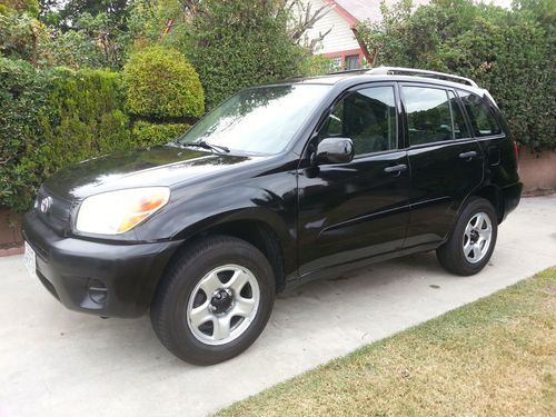 Sporty, black compact suv, great mileage, great condition