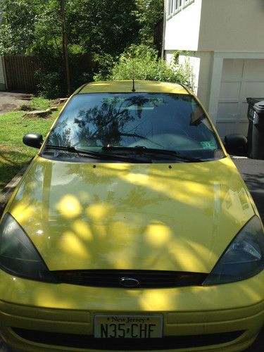 2003 Ford Focus ZX5 Hatchback 5-Door 2.0L, image 2