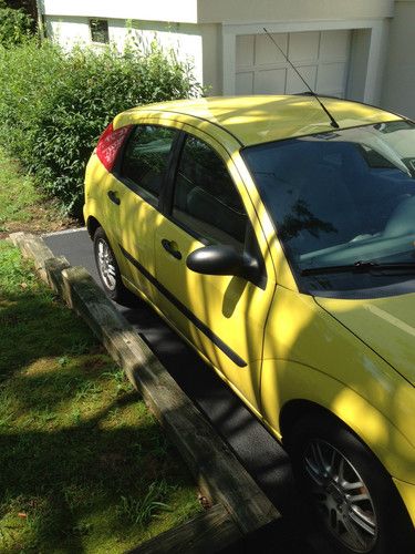 2003 Ford Focus ZX5 Hatchback 5-Door 2.0L, image 3