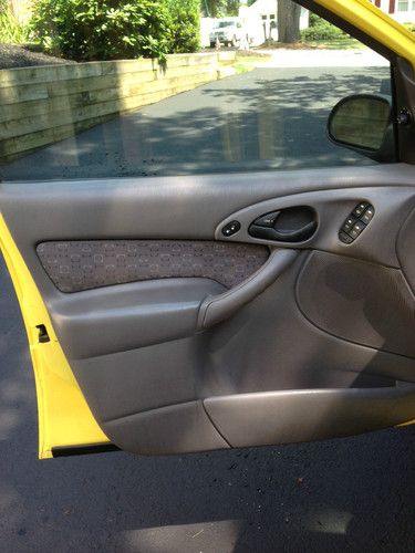 2003 Ford Focus ZX5 Hatchback 5-Door 2.0L, image 12