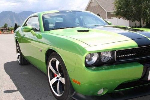 2011 dodge challenger srt8 coupe 2-door 6.4l