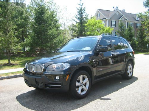 2010 bmw x5 xdrive35d, navigation, back-up camera, heated seats, pano roof mint
