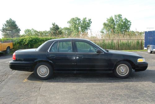 2000 Ford Crown Victoria (USED) by City of Dearborn (Lot 046d00), image 2