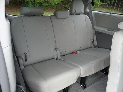 White XLE V6 3.5L 266 hp 8 passenger Leather Warranty Power doors Minivan nice, image 23