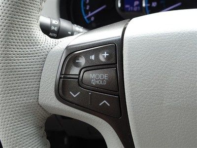 White XLE V6 3.5L 266 hp 8 passenger Leather Warranty Power doors Minivan nice, image 38