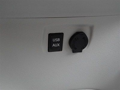 White XLE V6 3.5L 266 hp 8 passenger Leather Warranty Power doors Minivan nice, image 39