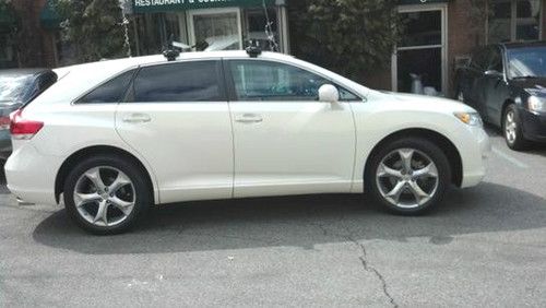 2010 toyota venza 3.5l v6 awd sport crossover -125k warranty!