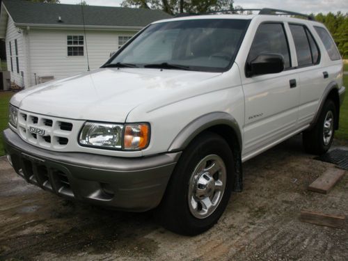 2002 white isuzu rodeo 2wd *no reserve* *motor is seized* clean title