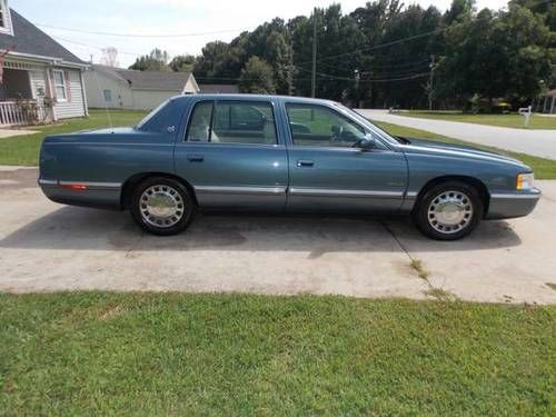 1999 cadillac deville blue 8cyl 115000 miles (excellent condition)