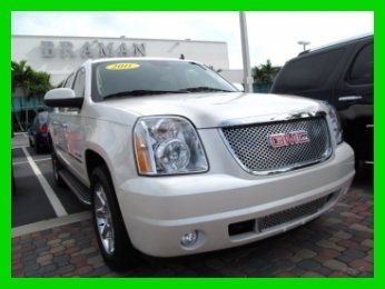 11 diamond white 6.2l v8 7-passenger awd suv *blind zone alert *dvd video *fl