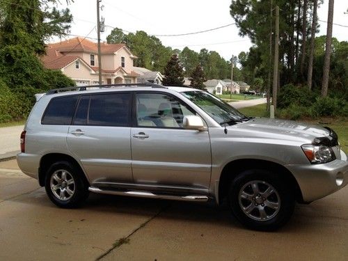 2005 toyota highlander v6 4wd only 61k miles 3rd row seats clean must see