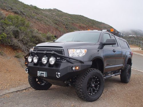 2012 toyota tundra loaded !! lifted, kc lights many mods !!!!