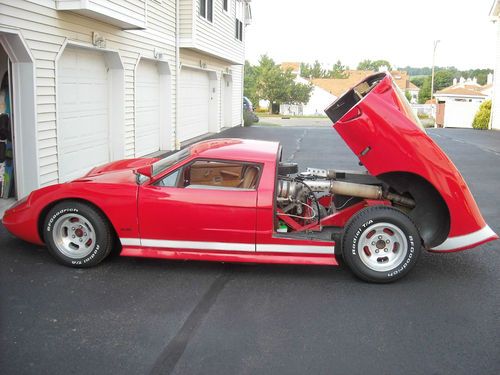 Gt-40 race car (replica)