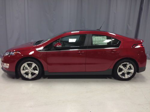 2012 chevrolet volt hatchback 4-door msrp $45,764