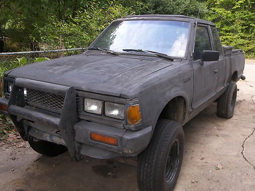 1986 nissan 4 wheel ext.cab hunter special