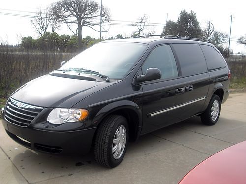 2007 town &amp; country touring wheelchair van light weigiht rear entry ramp70k mile