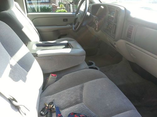 2004 Chevrolet Suburban - MINT - Funeral Home Car- Garaged- LOW MILES, image 4