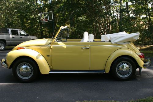 1971 volkswagen yellow convertible classic - mint condition