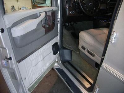 2009 GMC Savana G1500 7 Passenger Explorer Limited SE High Top Conversion Van, image 16