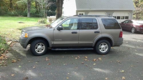 2002 ford explorer, 4x4  , low res, 112k, clean interior