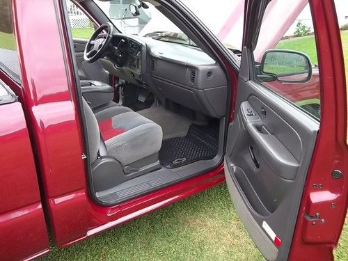 2004 Chevrolet Silverado 1500 LS Standard Cab Pickup 2-Door 5.3L, image 8
