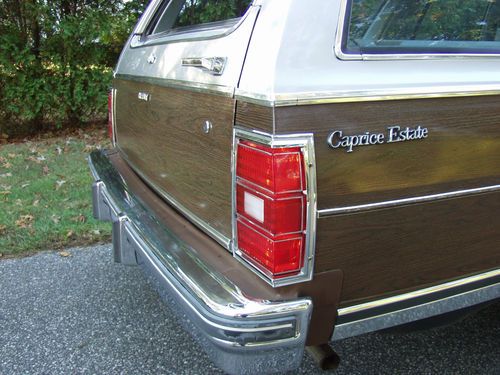 1977 Chevrolet Caprice Classic Estate Wagon 4-Door 5.7L 68,000 original miles !, image 6