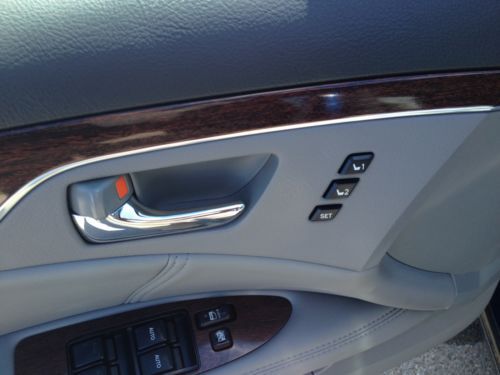 Limited 3.5L Leather Interior Heated / Cooled Seats Rear Sunshade, image 29