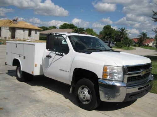 One owner! 4x4! duramax diesel! allison trans! reading box! low miles! clean!!!