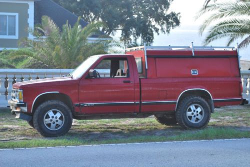 1993 chev s-10 tahoe, 4x4 pickup, 4.3 liter automatic, with topper