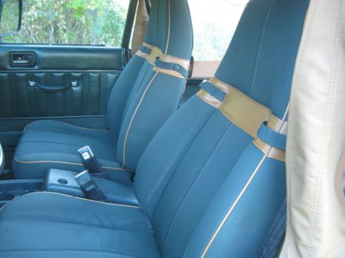 1994 Jeep Wrangler Sahara Sport Utility 2-Door 4.0L NO RESERVE, image 12