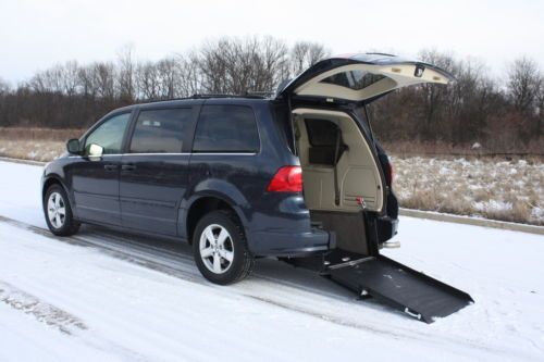 Rare 09 vw routan handicap accessible wheelchair van rear entry ramp loaded!