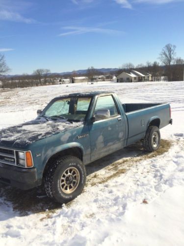 1989 dodge dakota 4x4 truck v-6 112901 miles  nice stick shift  full 8 foot bed