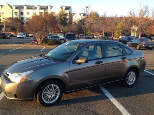 2010 ford focus se sedan 4-door 2.0l - $10,900