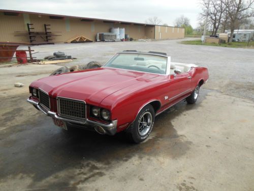 1972 oldsmobile cutlass convertible red/white top automatic