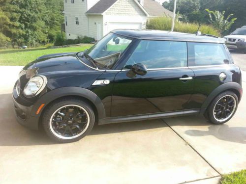 2011 mini cooper s, mint condition, low mileage,