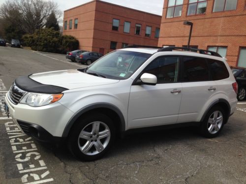 White 2009 subaru forester x limited 4-door 2.5l grey leather interior