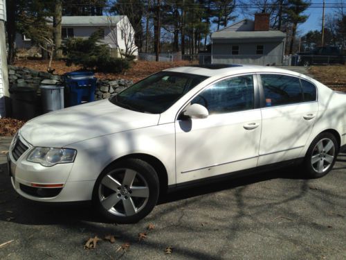 2009 volkswagen passat 4d - white, heated leather seats. great condition!