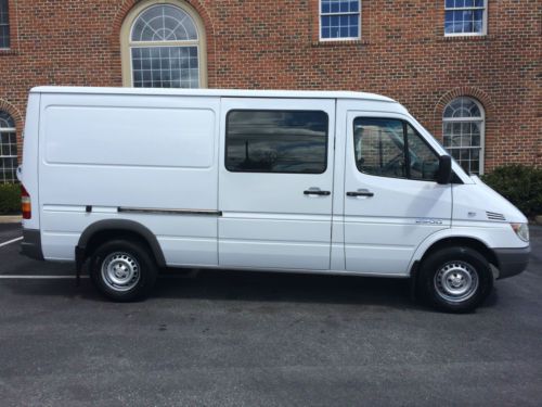 2004 dodge sprinter 2500 140&#034;, very clean, no rust, power options