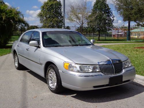 Town car cartier, silver, super low miles, clean carfax, nice! limo, taxi, s.fl