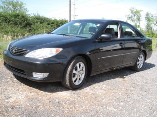 2005 toyota camry xle very clean sunroof leather  one owner