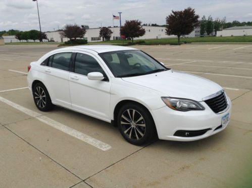 2012 chrysler 200 s