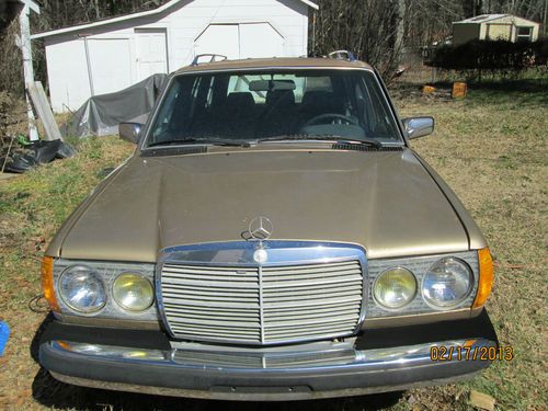 300td wagon, high miles - low price, fair condition
