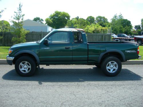 Toyota tacoma 4x4 xtra cab. damaged from accident. runs and drives great no res.