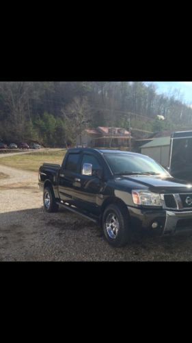 2004 nissan titan le crew cab pickup 4-door 5.6l v8 4x4 lots of extras