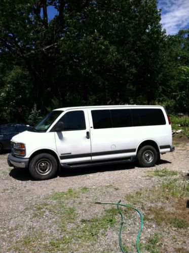 2001 gmc savana 3500 slt standard passenger van 3-door 8.1l