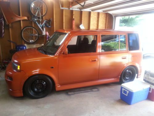 2006 scion xb low miles! mild custom! no reserve