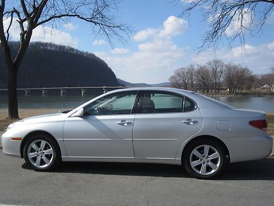 Heated and cooled leather seats moonroof front wheel drive clean carfax must see